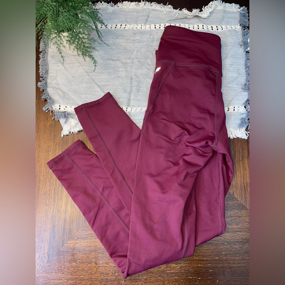 Woman’s size xs maroon fabletics leggings